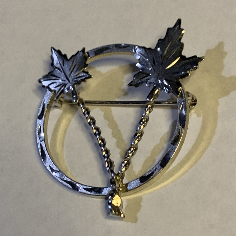 Dinasty Sterling  Silver Leaf Brooch